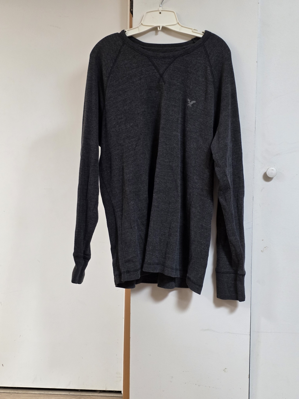 American Eagle Outfitters Long Sleeve Crewneck in Dark Charcoal